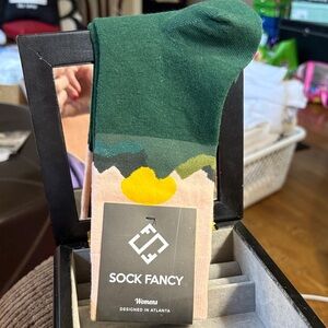 NWT Sock Fancy Green and Pink Socks with Sunset captured on them sz 5-11